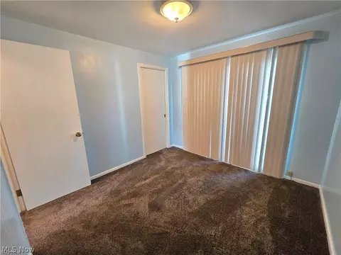 Bedroom - 976 N Pasadena Ave, Elyria, OH 44035 photo 6 of 7