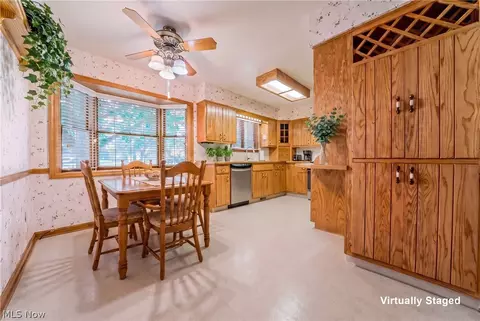 Kitchen - 1094 N Pasadena Ave, Elyria, OH 44035 photo 2 of 5
