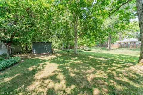 Exterior - 1094 N Pasadena Ave, Elyria, OH 44035 photo 8 of 9