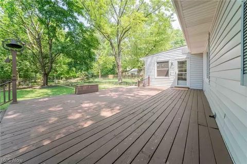 Exterior - 1094 N Pasadena Ave, Elyria, OH 44035 photo 6 of 9