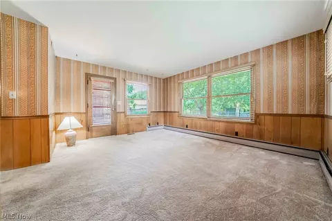 Living - 1094 N Pasadena Ave, Elyria, OH 44035 photo 5 of 5