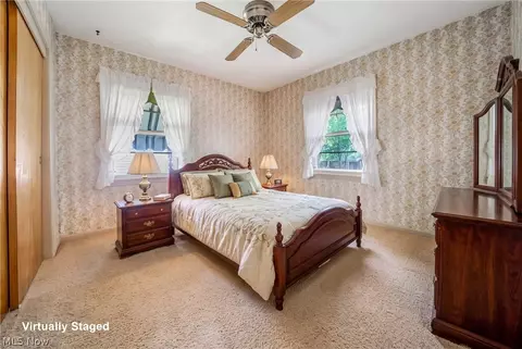 Bedroom - 1094 N Pasadena Ave, Elyria, OH 44035 photo 2 of 10