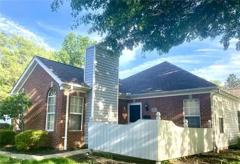 21 Stratford Green Dr #1, Canfield, OH 44406