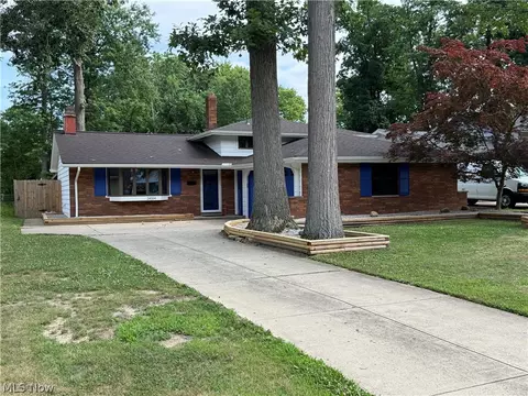 24334 Carla Ln, North Olmsted, OH 44070