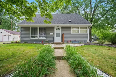 1524 Bancroft St, Cuyahoga Falls, OH 44221