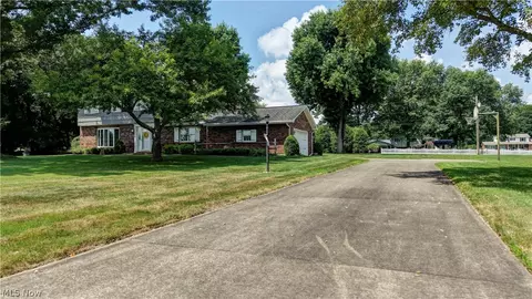 966 College Dr SE, New Philadelphia, OH 44663