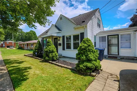 492 E Woodsdale Ave, Akron, OH 44301