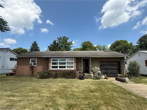 1149 Country Club Dr, Zanesville, OH 43701