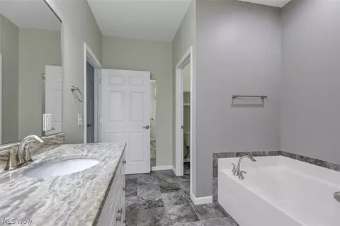 Bath - 38155 Highgate Bluff Ln, Willoughby, OH 44094 photo 2 of 4