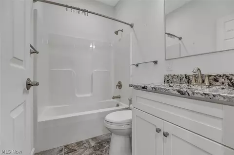 Bath - 38155 Highgate Bluff Ln, Willoughby, OH 44094 photo 3 of 4