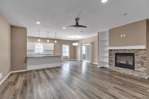 Living - 38155 Highgate Bluff Ln, Willoughby, OH 44094 photo 2 of 6