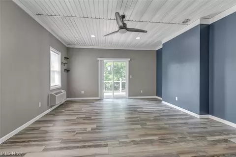 Living - 38155 Highgate Bluff Ln, Willoughby, OH 44094 photo 5 of 6