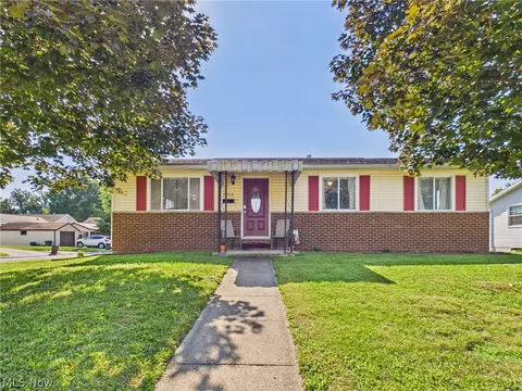 2902 9th Ave, Vienna, WV 26105