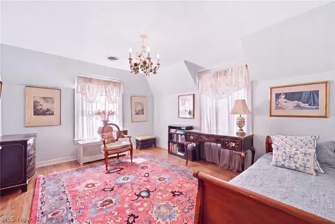 Bedroom - 4812 Oak Knoll Dr, Boardman, OH 44512 photo 6 of 8