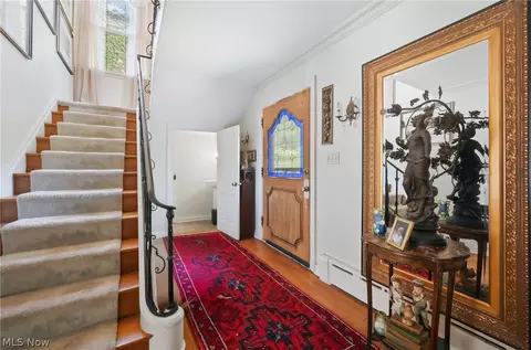 Entry Way - 4812 Oak Knoll Dr, Boardman, OH 44512 photo 1 of 4