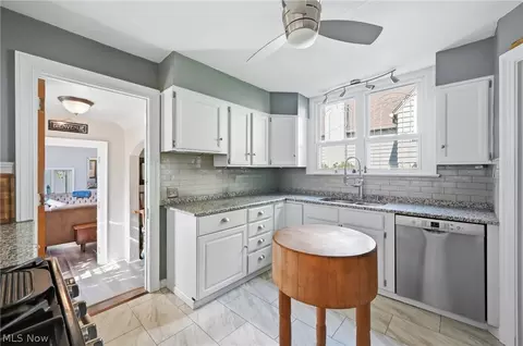 Kitchen - 4812 Oak Knoll Dr, Boardman, OH 44512 photo 3 of 3