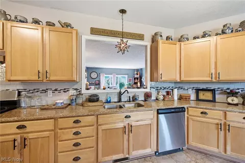 Kitchen - 349 Springbrook Cir, Elyria, OH 44035 photo 1 of 4