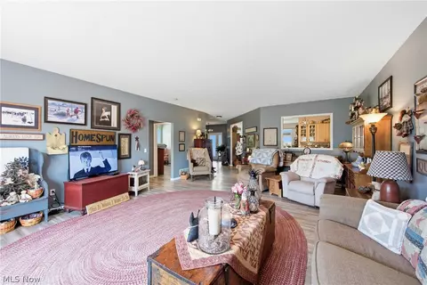 Living - 349 Springbrook Cir, Elyria, OH 44035 photo 3 of 3