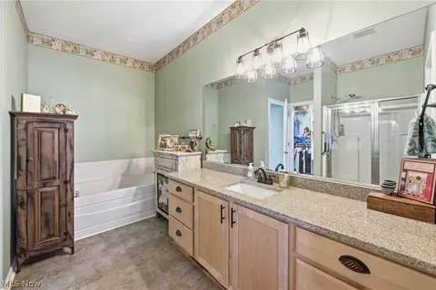 Bath - 349 Springbrook Cir, Elyria, OH 44035 photo 1 of 3