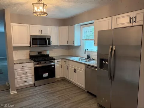 Kitchen - 7619 Red Fox Dr, Boardman, OH 44512 photo 1 of 3