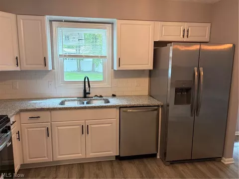 Kitchen - 7619 Red Fox Dr, Boardman, OH 44512 photo 2 of 3