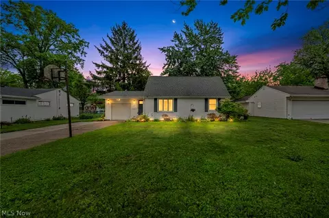 227 Fairfield Rd, Avon Lake, OH 44012