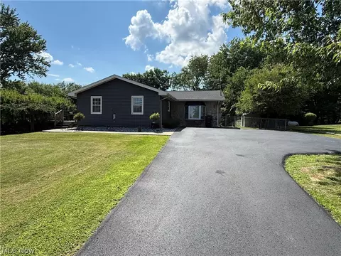 16781 Artistic Dr, East Liverpool, OH 43920