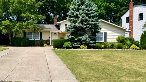 26888 Sweetbriar Dr, North Olmsted, OH 44070