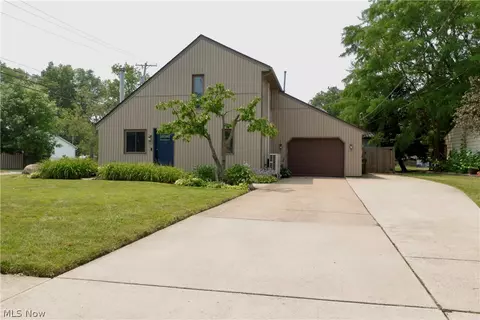 788 Idlewood Ave, Sheffield Lake, OH 44054