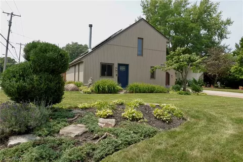 788 Idlewood Ave, Sheffield Lake, OH 44054