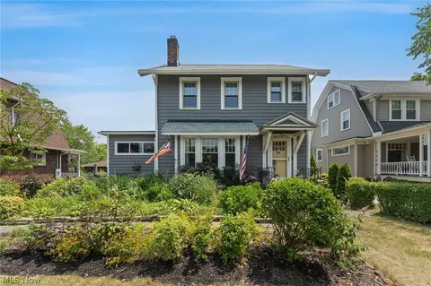 1563 Lewis Dr, Lakewood, OH 44107