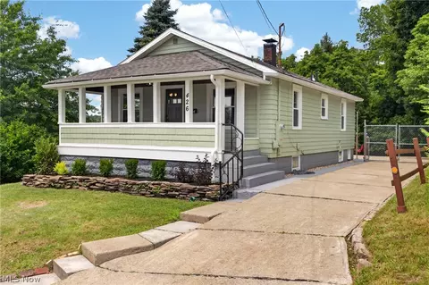 426 Queisner Ave, Lowellville, OH 44436