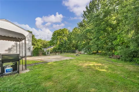 Exterior - 1925 Robindale St, Wickliffe, OH 44092 photo 6 of 7
