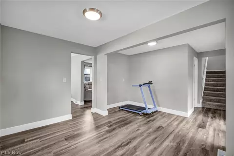 Entry Way - 1925 Robindale St, Wickliffe, OH 44092 photo 2 of 4
