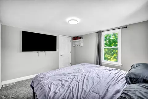 Bedroom - 1925 Robindale St, Wickliffe, OH 44092 photo 2 of 9