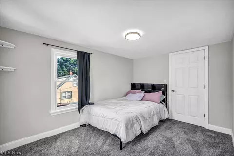 Bedroom - 1925 Robindale St, Wickliffe, OH 44092 photo 4 of 9