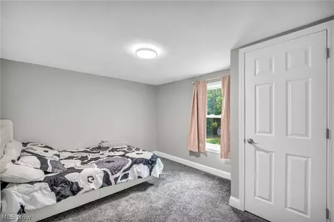 Bedroom - 1925 Robindale St, Wickliffe, OH 44092 photo 7 of 9