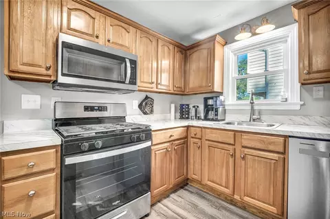 Kitchen - 1925 Robindale St, Wickliffe, OH 44092 photo 1 of 2