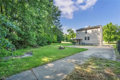 Exterior - 1925 Robindale St, Wickliffe, OH 44092 photo 4 of 7