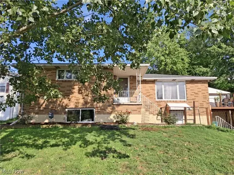 1778 Rolling Acres Rd, New Cumberland, WV 26047