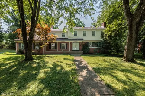 1160 Lisa Ann Dr, Akron, OH 44313