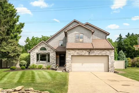 4905 Glenridge Cir NE, Canton, OH 44714