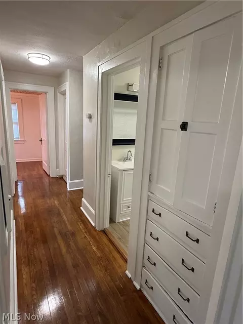 Entry Way - 34 Maple Dr, Boardman, OH 44512 photo 2 of 4