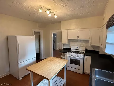 Kitchen - 34 Maple Dr, Boardman, OH 44512 photo 2 of 3