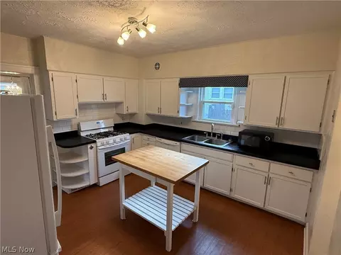 Kitchen - 34 Maple Dr, Boardman, OH 44512 photo 3 of 3