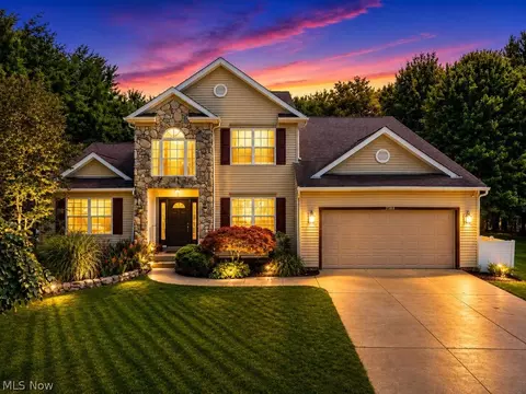 10313 Dayflower Dr, Twinsburg, OH 44087