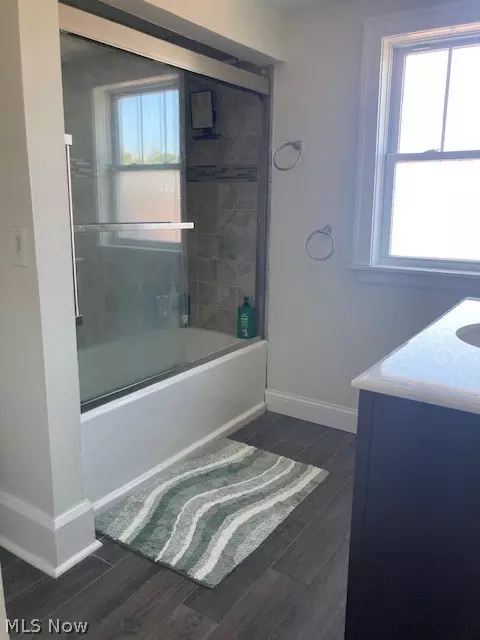 Bath - 858 Allison Ave, Lorain, OH 44052 photo 1 of 2