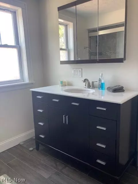 Bath - 858 Allison Ave, Lorain, OH 44052 photo 2 of 2
