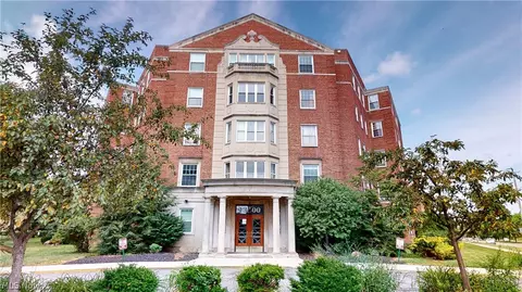 13800 Fairhill Rd #111, Shaker Heights, OH 44120