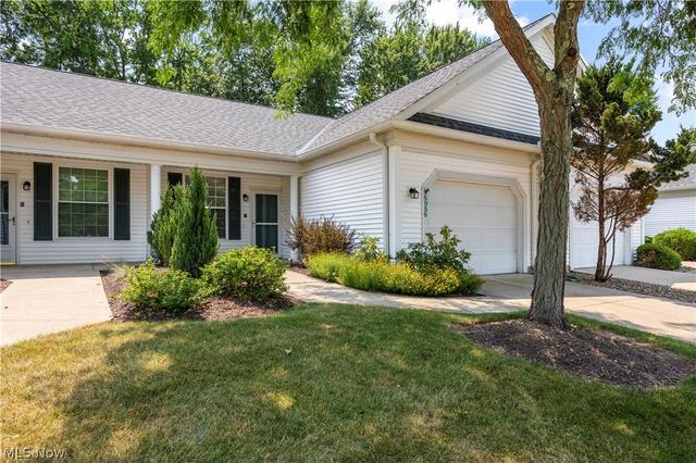 6956 Cottage Cir, North Ridgeville, OH 44039